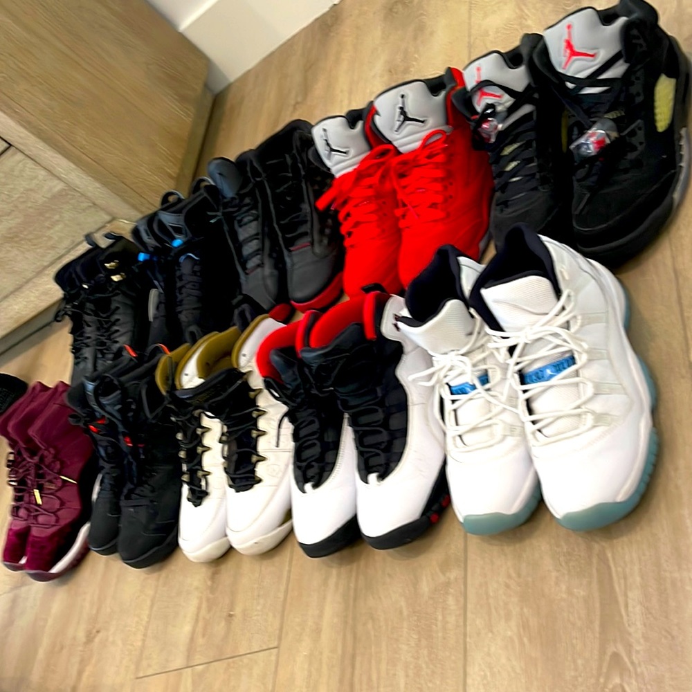 Womens Jordan’s size 7 mens, 7 kids, size 9 womens worn VERY lightly no box